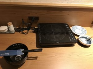 博多もつ鍋 前田屋 お一人様用のカウンターがあります