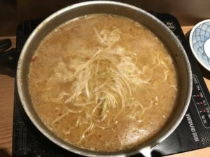 〆のちぢれ麺 博多もつ鍋 前田屋にて