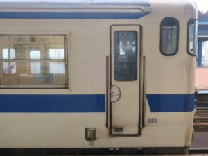 JR九州 キハ40系 頭を横から撮影 宮崎駅で撮影