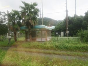 JR日南線 内海駅 駅舎 車窓から撮影 無人駅です