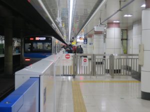 京成本線 空港第2ビル駅 手前が4番線 奥が3番線