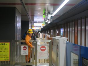 京成本線 空港第2ビル駅 手前が3番線 奥が1番線