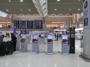 成田空港 第2旅客ターミナル 国際線出発ロビー 自動チェックイン機