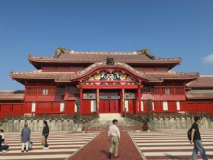 首里城公園 塗り直しが終わった後の首里城正殿