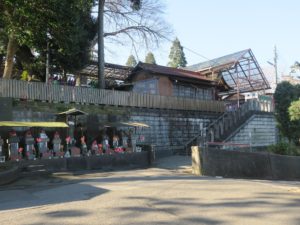 成田山 吒枳尼天堂 出口