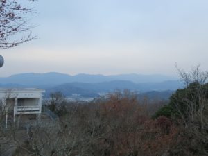 眉山 一等三角点 剣山方向を撮影
