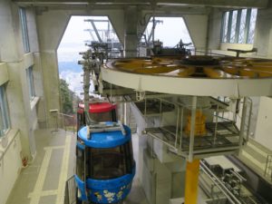 眉山ロープウェイ 山頂駅 駅内部