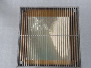 太龍寺ロープウェイ ゴンドラの床 下が見えるようになっています
