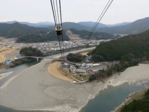 太龍寺ロープウェイ まもなく1号支柱を通過