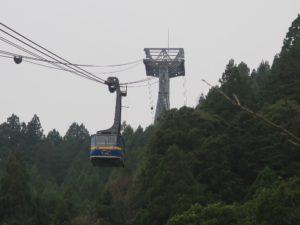 太龍寺ロープウェイ 山頂駅から2号支柱へ向かうゴンドラ
