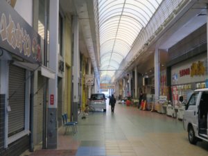 徳島市 新町商店街 歓楽街方向へ行くアーケード