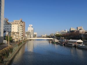 徳島市 新町川 両国橋から撮影 右側に周遊船乗り場があります