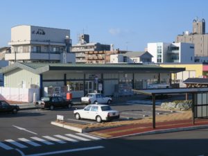 JR鳴門線 鳴門駅 駅舎 近くの歩道橋から撮影