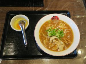 徳島ラーメン 豚肉生卵入り ふく利 鳴門店にて