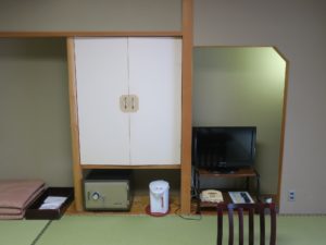 宇奈月温泉 延対寺荘 10畳和室 テレビ、電話、クローゼット、金庫、電気ポット
