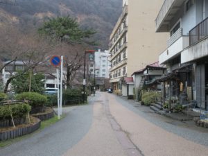 宇奈月温泉 湯の町通り 薬師寺付近