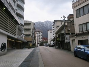 宇奈月温泉 湯の町通り 延対寺荘の前から撮影