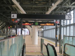 あいの風とやま鉄道 4番線・5番線 主に滑川・魚津方面に行く列車が発着します