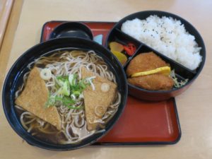 そば弁当 中身 越中手打 めん処 東京亭にて