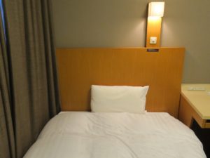 ドーミーイン富山 シングルルーム ベッド