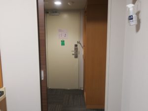 ドーミーイン富山 シングルルーム 入り口方向を撮影