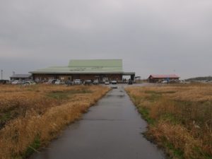 新湊きっときと市場 万葉線の東新湊電停から歩いてきたところ