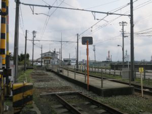 万葉線 越ノ潟駅 ホーム 踏切から撮影