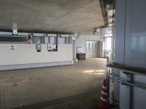 新湊大橋歩道 あいの風プロムナード 堀岡側エレベーター出口