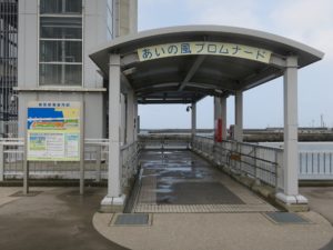 新湊大橋歩道 あいの風プロムナード 堀岡側エレベーターへの通路