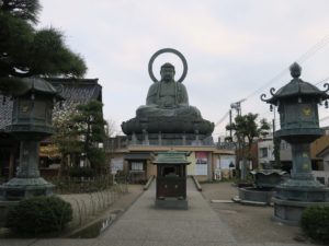 高岡市 髙岡大佛 やや離れたところから撮影