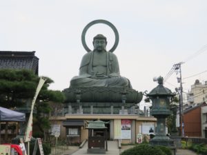 高岡市 髙岡大佛 近くから撮影