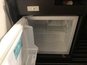 アパホテル 新宿 歌舞伎町タワー シングルルーム 冷蔵庫の中