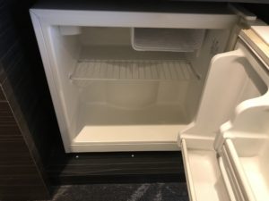 ホテルマイステイズ浜松町 スタンダードダブルルーム 冷蔵庫の中は空です