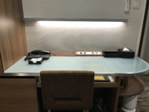 京王プレッソイン浜松町 シングルルーム デスク回り