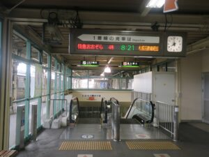 JR根室本線 釧路駅 2番線~5番線へのエスカレーター