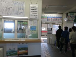 JR花咲線 根室駅 改札口と切符売り場