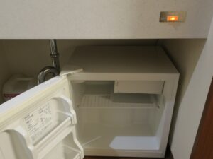 ドーミーインチェーン 天然温泉 幣舞の湯 ラビスタ釧路川 ダブルルーム 冷蔵庫の中