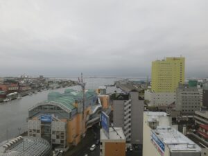 ドーミーインチェーン 天然温泉 幣舞の湯 ラビスタ釧路川 ダブルルーム 13階ラウンジから見た釧路川