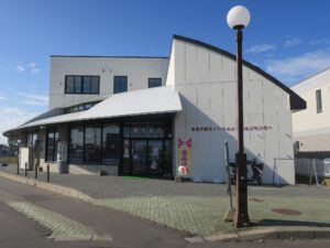 根室駅前バスターミナル 建物 根室市観光インフォメーションセンターを兼ねています