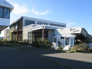 納沙布岬 オーロラタワー タワー脇にある廃墟と化した建物