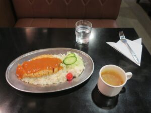 エスカロップ スープ付き ニューモンブランにて