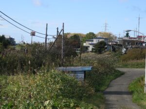 JR花咲線 東根室駅 駅周辺 商店こそないものの住宅が立ち並びます