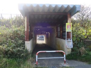 JR花咲線 東根室駅 ホーム下の通路 これで線路の反対側に行けます