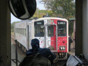 JR花咲線 茶内駅 反対側の列車の待ち合わせを行います