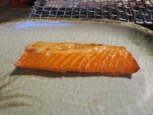 鮭のハラス 焼けたところ 炉ばた 煉瓦にて