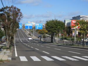 根室市 この先を直進すると明治公園、右折で納沙布岬です