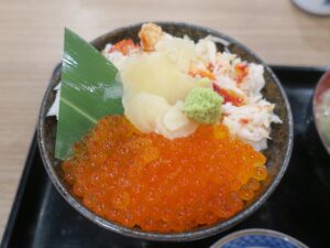 かにいくら丼 二条市場 大磯にて
