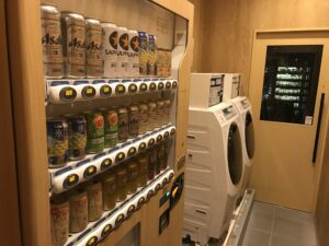 カンデオホテルズ東京新橋 12階 自動販売機とコインランドリー