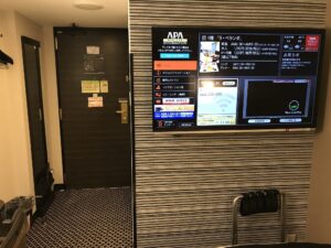 アパホテル 品川 泉岳寺駅前 シングルルーム 窓から玄関方向を撮影