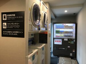 アパホテル 品川 泉岳寺駅前 21階 自動販売機とコインランドリー